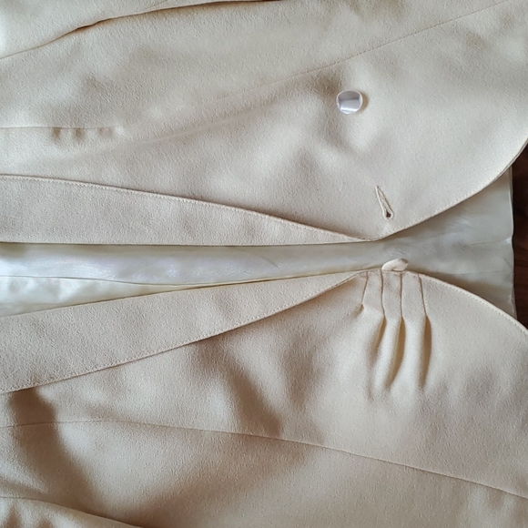 VINTAGE Soft Yellow Blazer - Picture 4 of 6